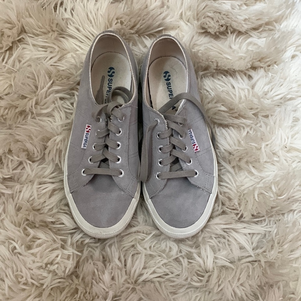 Grey supergas